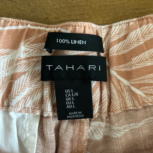 TAHARI Palms linen peach and white shorts - Picture 2 of 9